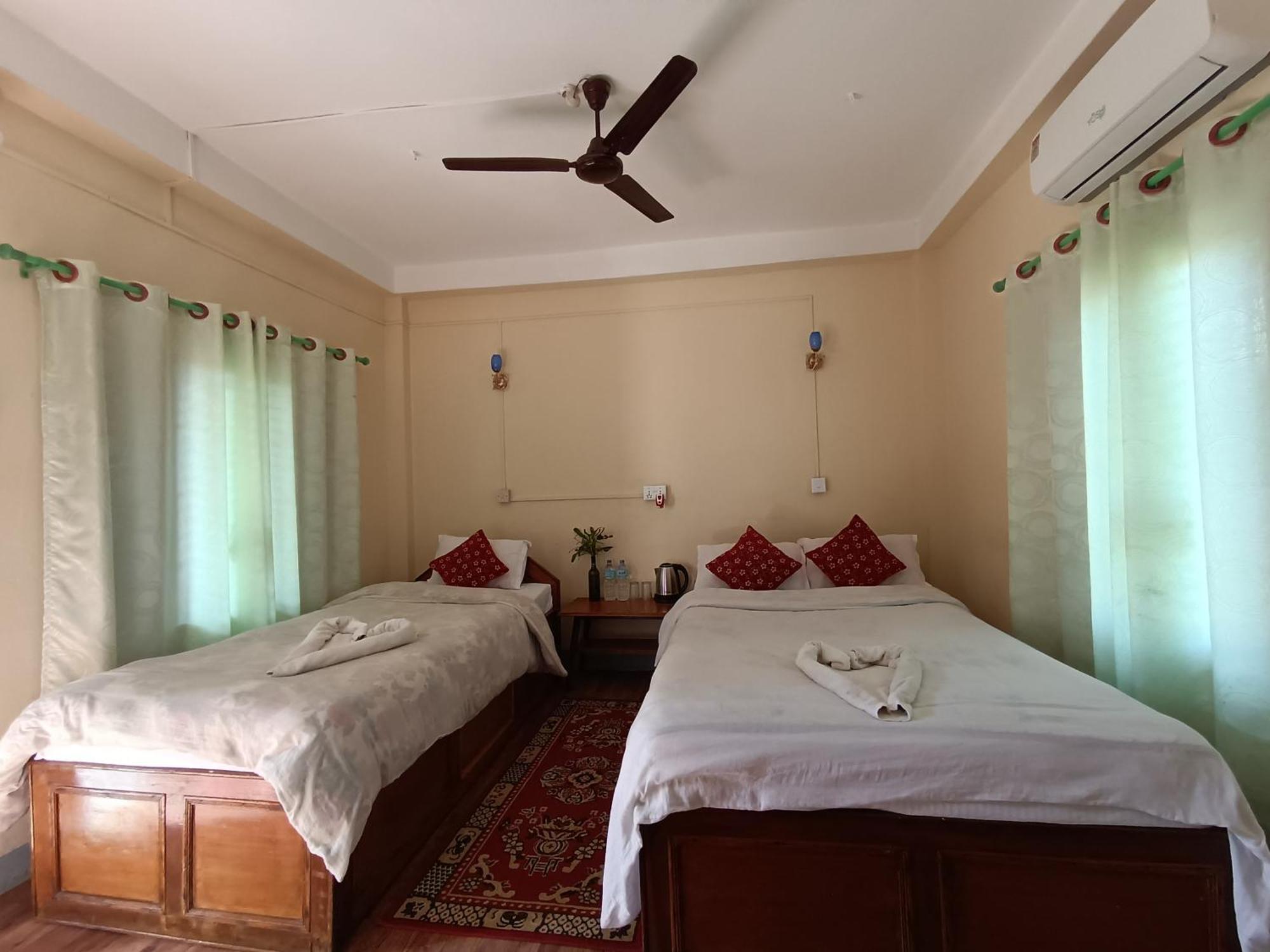 Hotel Crocodile Safari Camp Chitwan Pokój zdjęcie